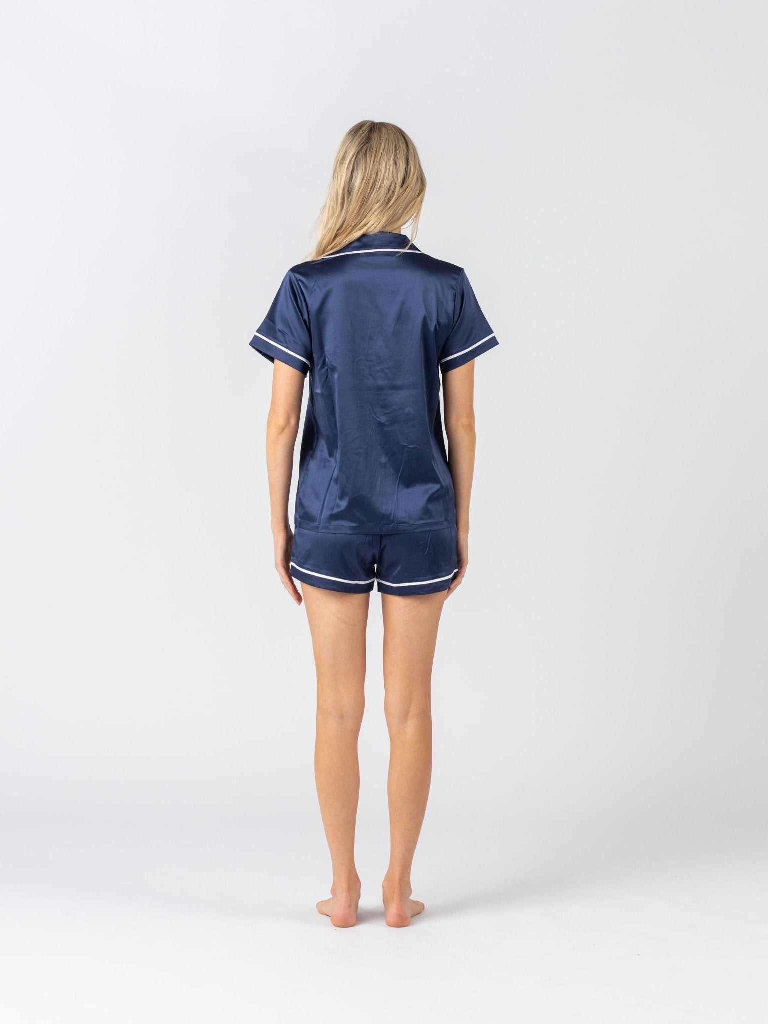 Satin pyjamas short online sleeve